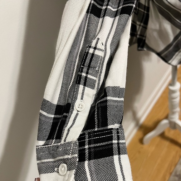BeachLunchLounge Long Sleeve Button Back Detail Plaid Shirt Size Small - Picture 5 of 14